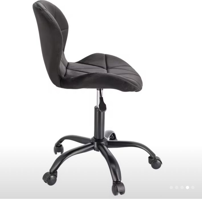 Cadeira de escritorio preta com rodas