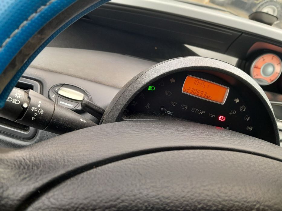 Citroen ……………..C8