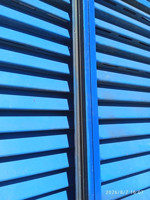 Par de portadas em alumínio azul para porta-janela - 200x212 cm