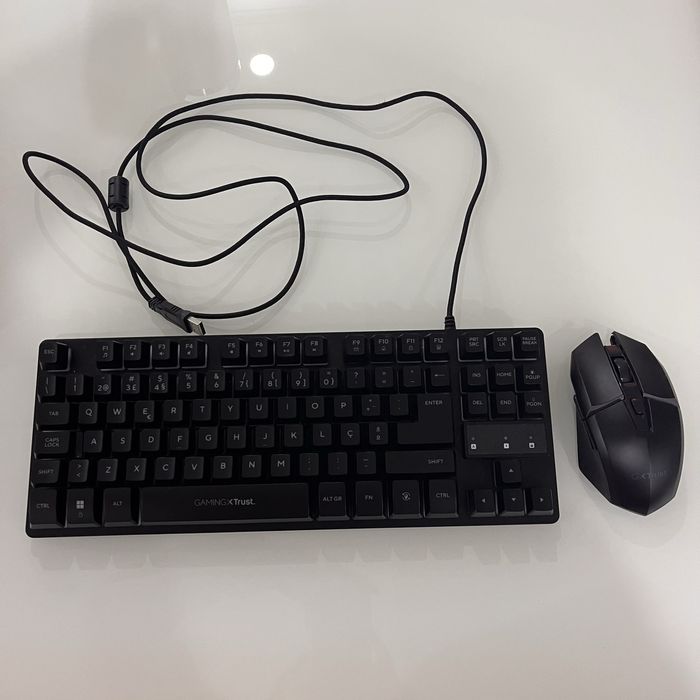 Vendo teclado de gaming com rato