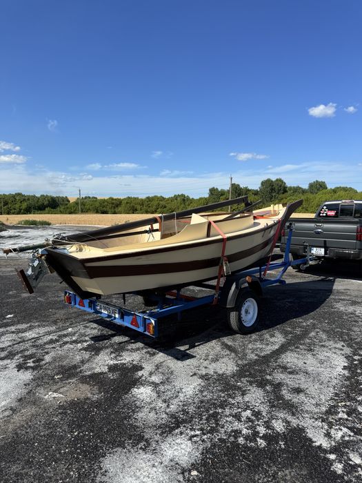 Яхта парусна моторна двух палубна с лафетом лавет катер