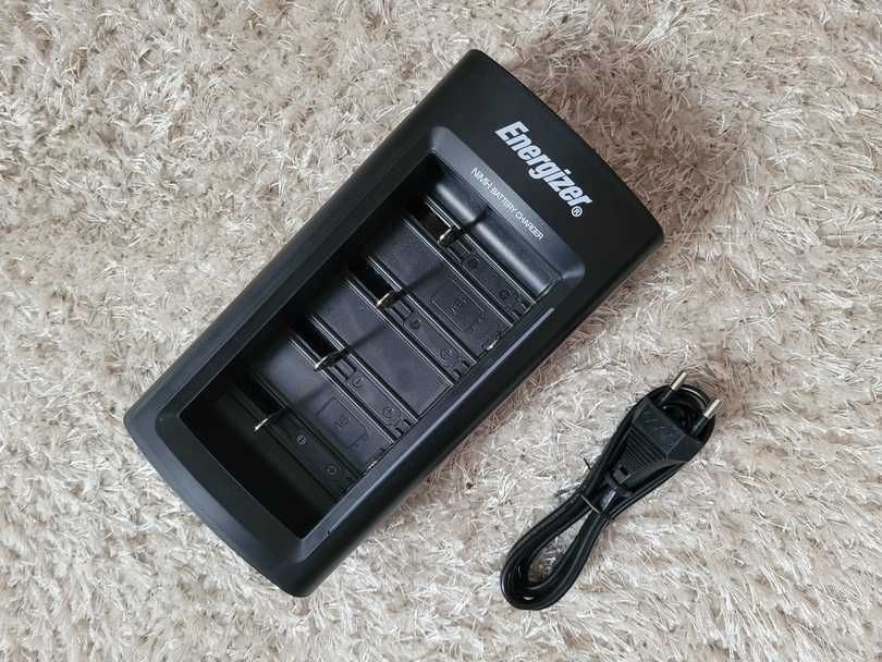 Ładowarka Energizer, model CHFC3 AA AAA R3 R6 R14 R20 9V