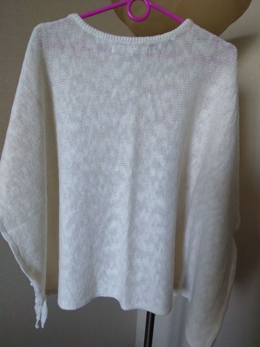 Білі джемпери, кофти .