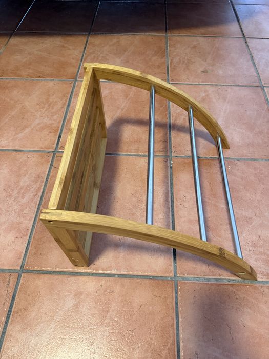 Toalheiro de madeira