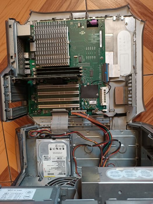 Retro komputer Apple PowerMac G4.