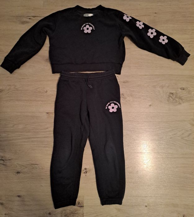 Dres dziewczęcy, roz. 122/128