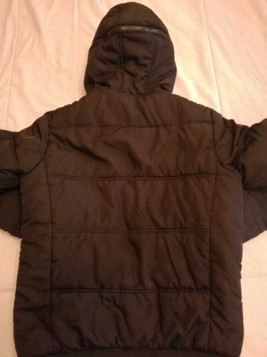 Blusão marca Crosswing preto acolchoado com capuz