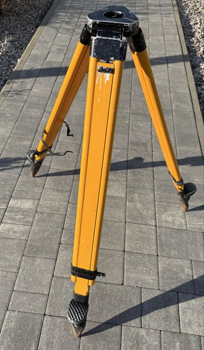 Używany statyw geodezyjny Retro żółty