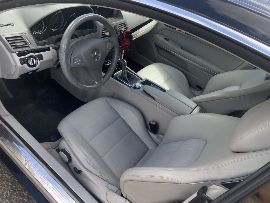 Mercedes Benz E200 coupe blue eficiency foto 4