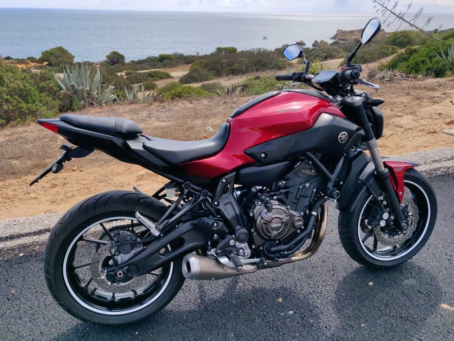 MT07 55kw/75cv ABS, vermelho/cherry red