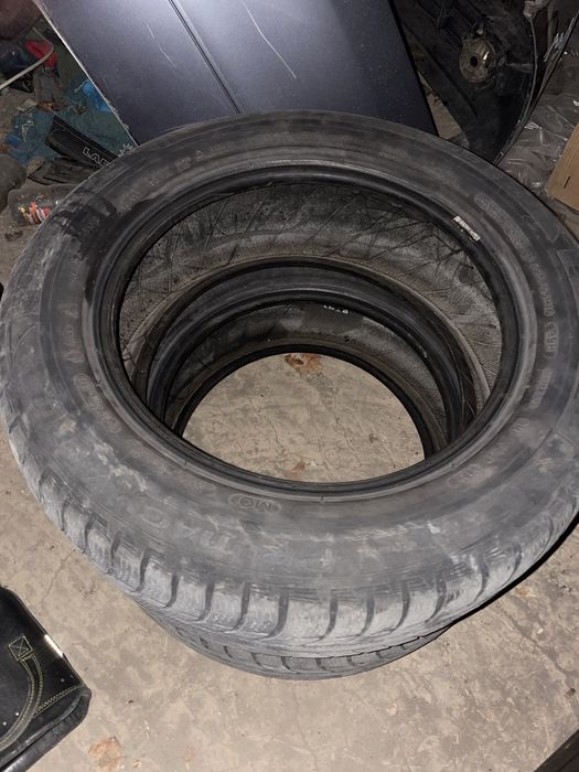 Продам резину Michelin зима 225.55.16