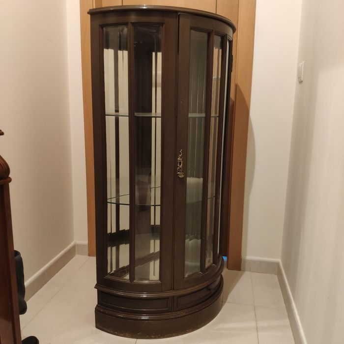 Cristaleira em cerejeira