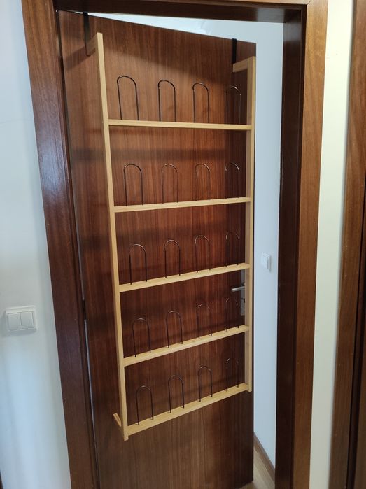 Vendo sapateira de porta em bambú