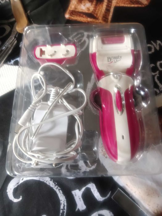 Máquina 2 em 1 - Lima de pés e depiladora