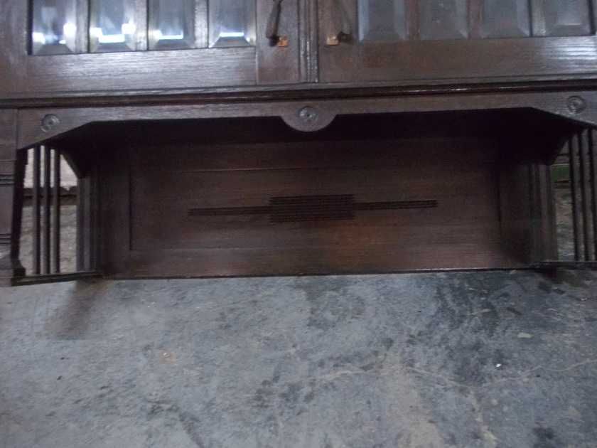 Przedwojenna dębowa szafka wisząca