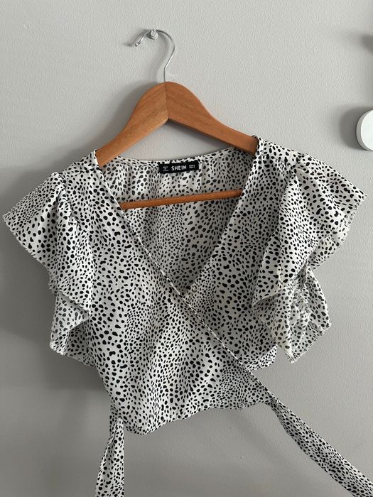 Top Shein Branco com Bolas Pretas