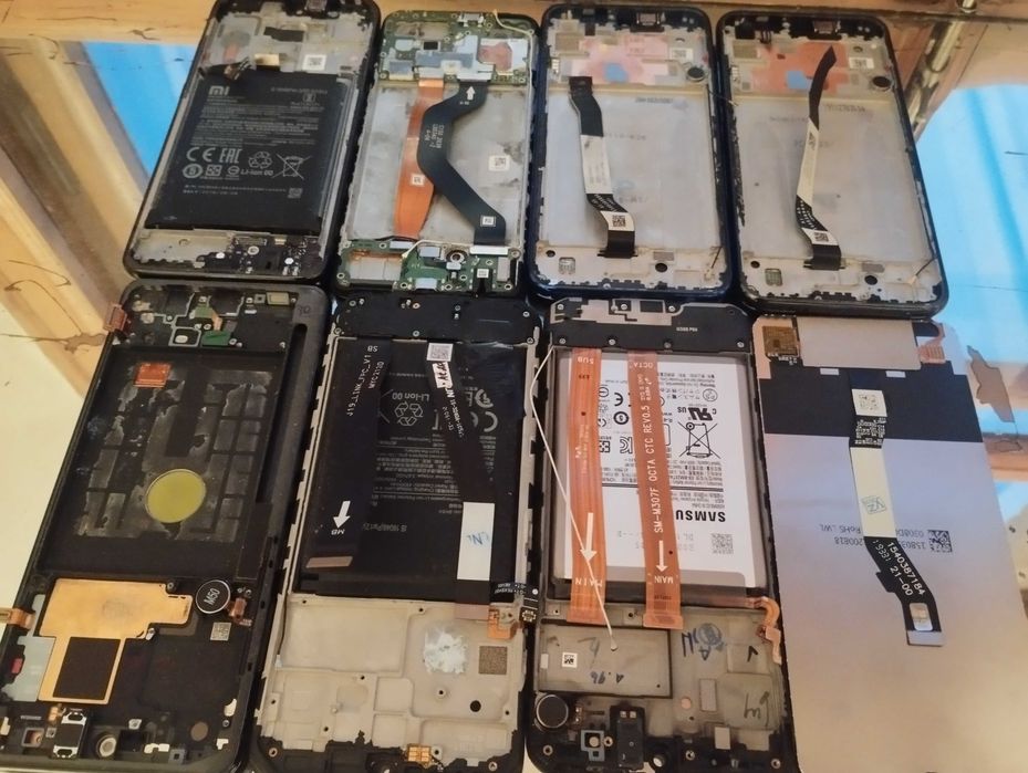 Продам б у планшеты, айфоны  под ремонт, на запчасти