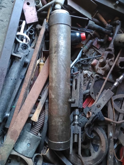 Целіндр гідравлічний 2птс4 3 штоки.