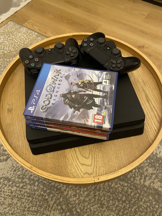 Konsola PS4 Slim 1TB - 2x pady + gry w zestawie