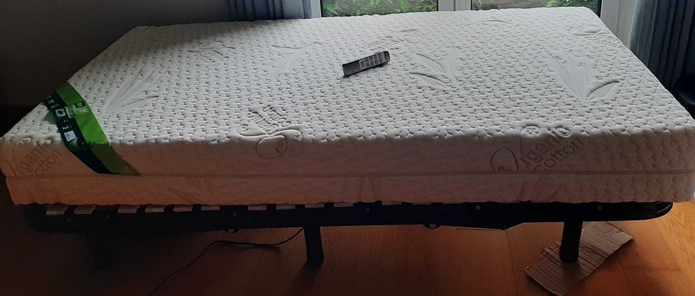 Urgente! Cama elétrica articulada nova c colchão ( tudo ainda com o talão de compra)
