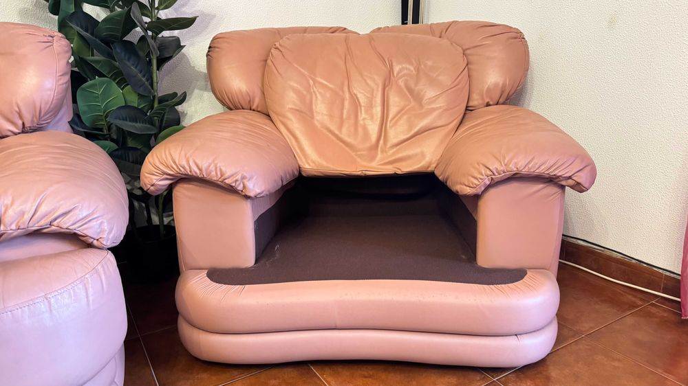 Conjunto de sofás em pele côr rosa