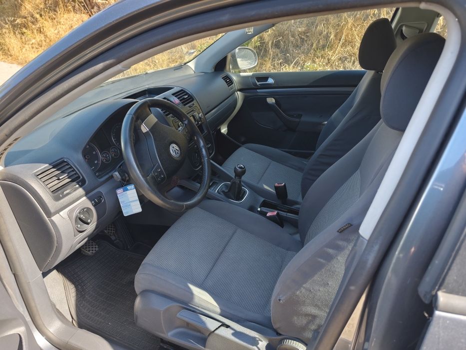 Volkswagen Golf 1.9 TDI de 2009 avariado
