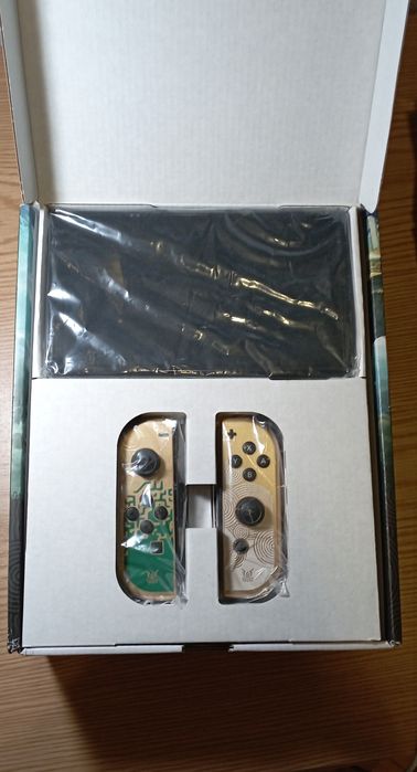 Nintendo Switch OLED Zelda Tears of the Kingdom Edition