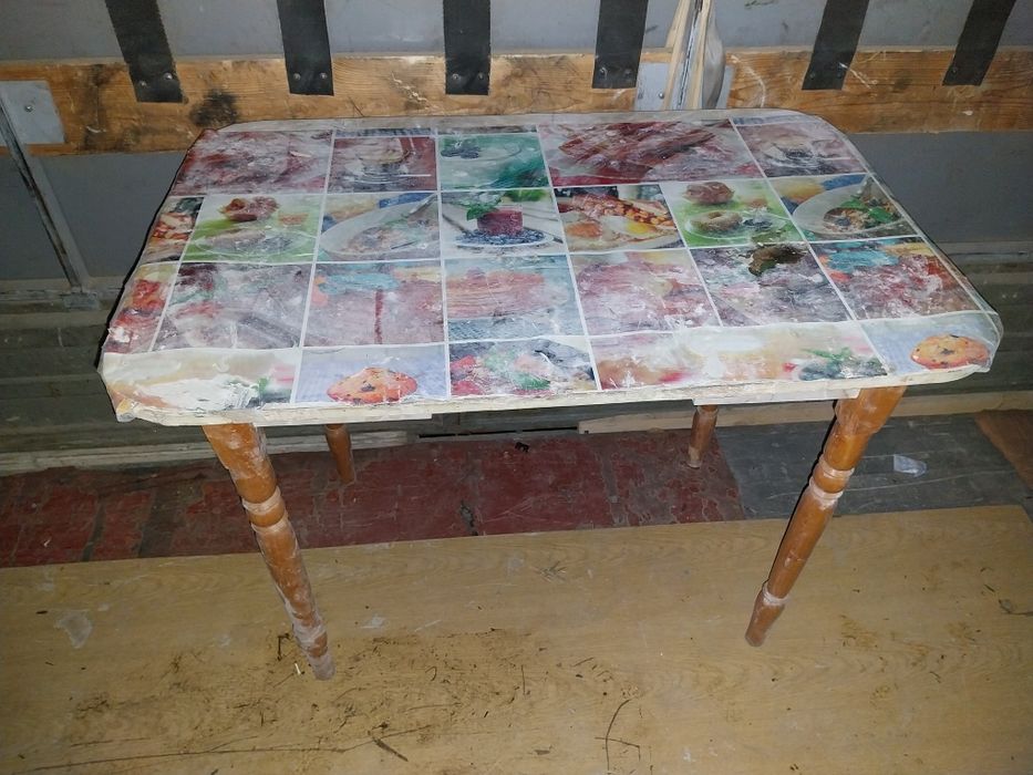 Продам  столик .