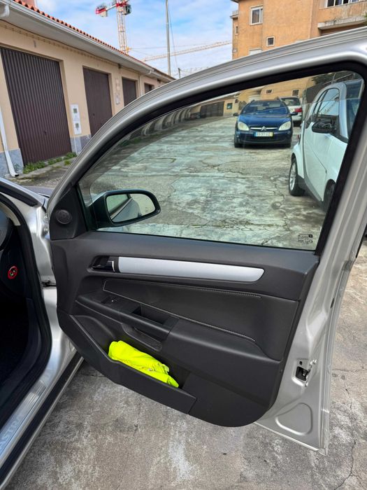 Opel Astra em bom estado.