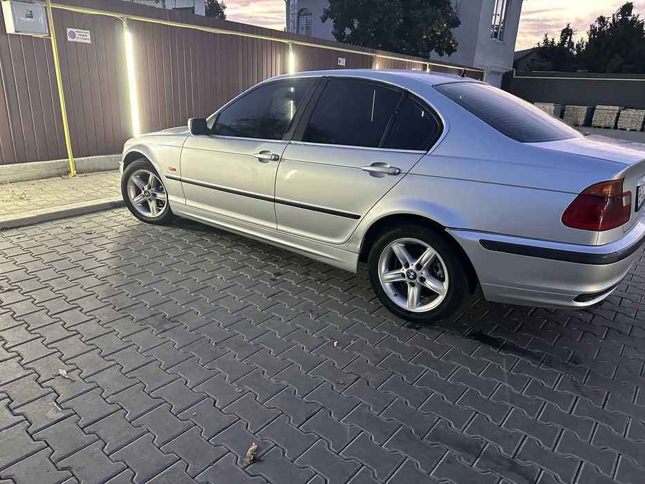 BMW E46 320i (1998)