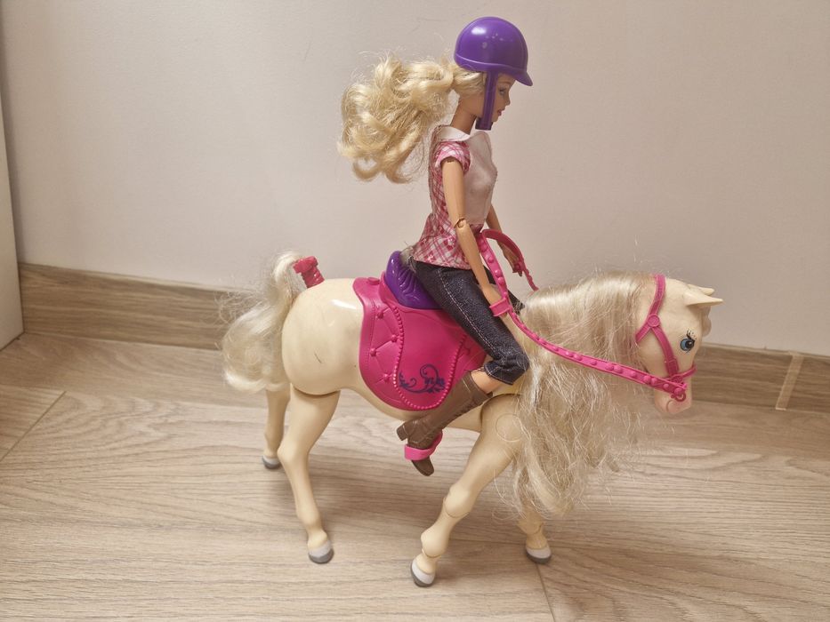 Barbie, lalka z koniem