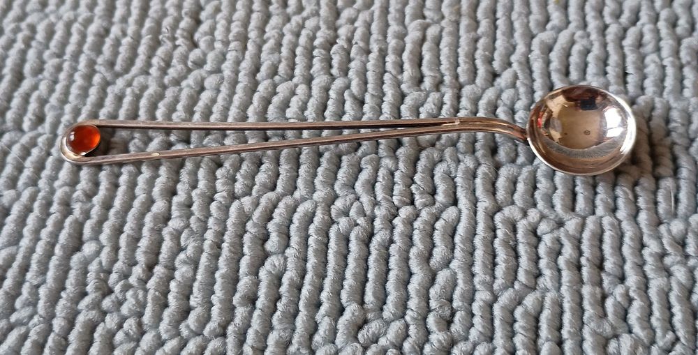 Łyżeczka z bursztynem.