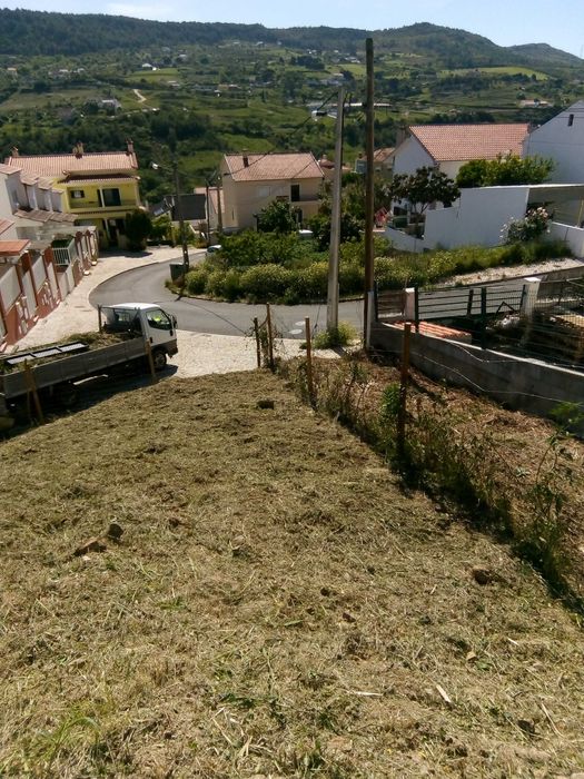 Serviços de construção e Limpeza de terrenos