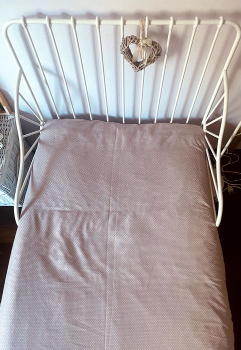 Vendo 2 camas de criança, IKEA,  como novas,  sem marcas de uso.