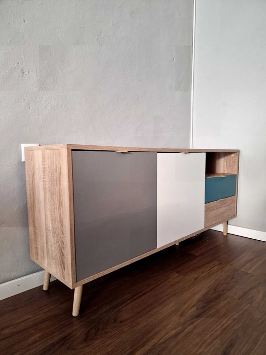 Aparador com 2 portas e 2 gavetas