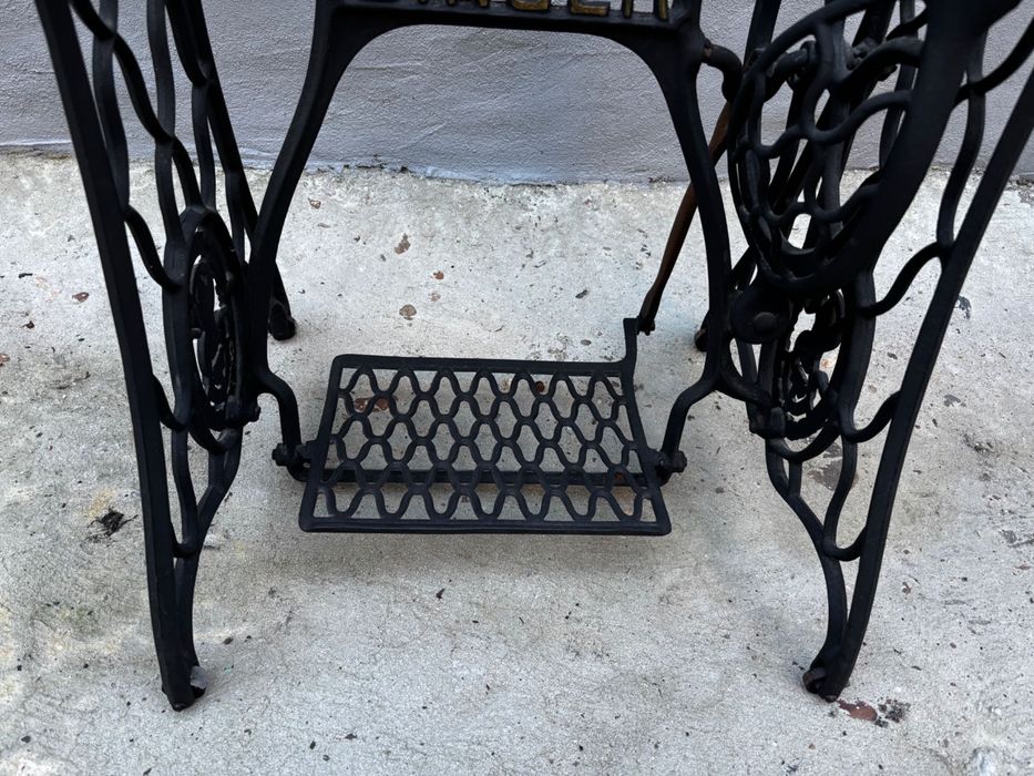 Mesa com pés singer