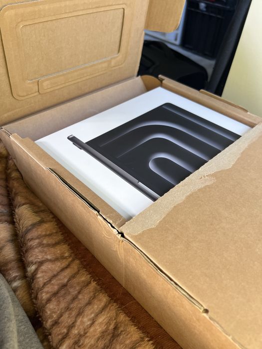 Macbook m4 max 64gb 1TB 14