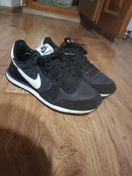 продам кроссовки nike
