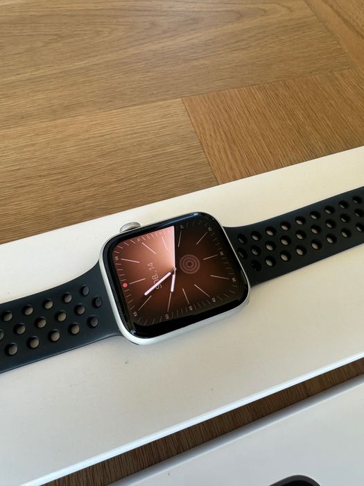 Idealny Apple Watch serii SE 2 gen 44 mm STARLIGHT GPS PERFEKCYJNY!