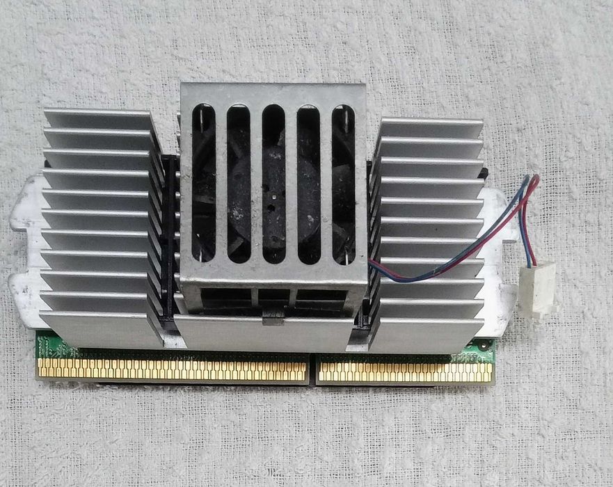 Processador Slot 1 - Intel Pentium III a 450mhz