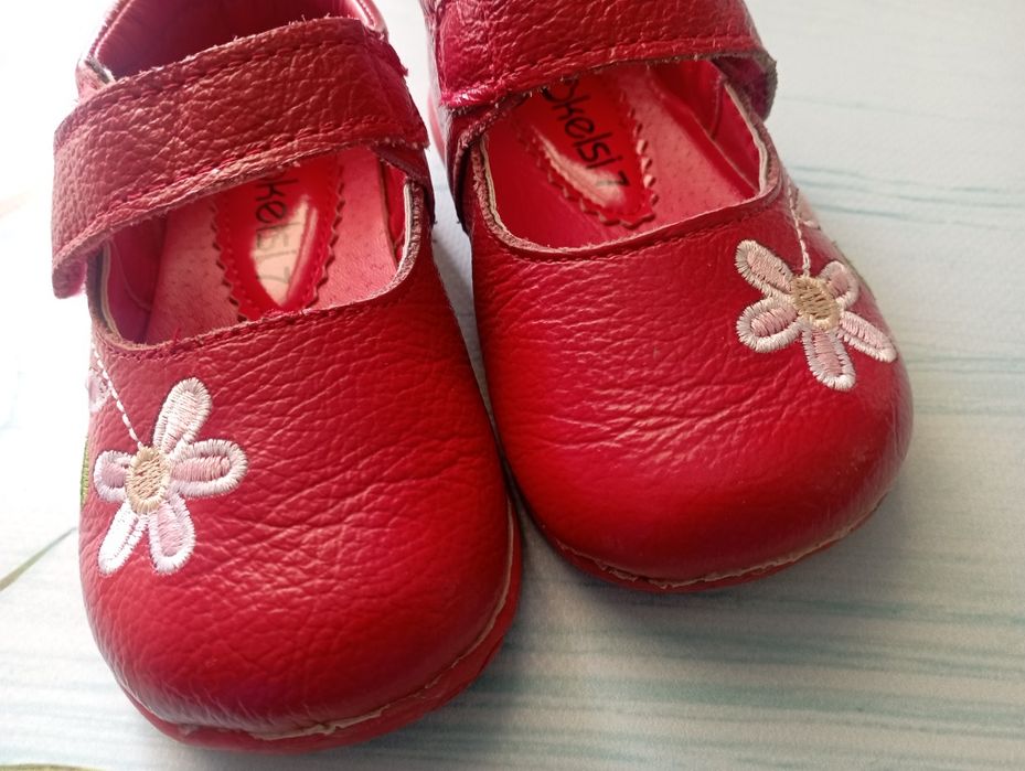 Красиві,шкіряні фірмові туфельки для дівчинки.устілка 14см