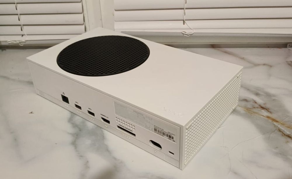 Xbox Series S 512Gb 2 геймпади