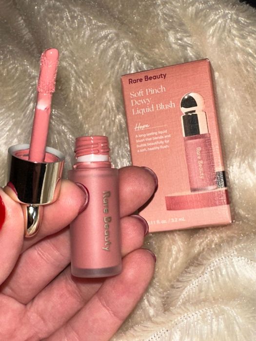 Rare beauty румʼяна