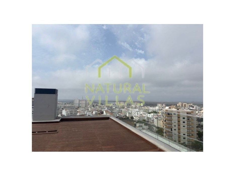 Apartamento T4 de Luxo em Condomínio com Piscina em Faro