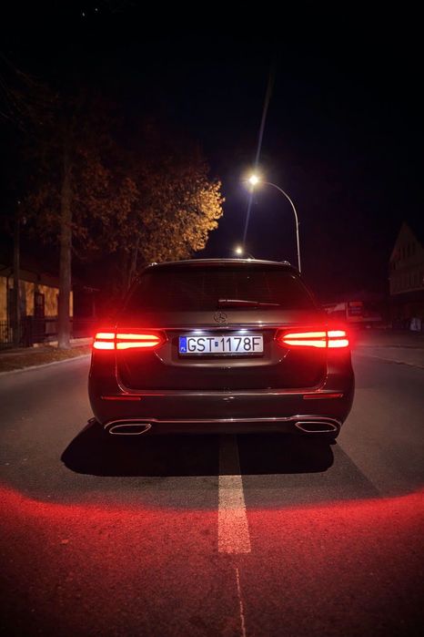 Przejazdy Transfery Premium Krajowe Międzynarodowe Mercedes Tesla 8 os.