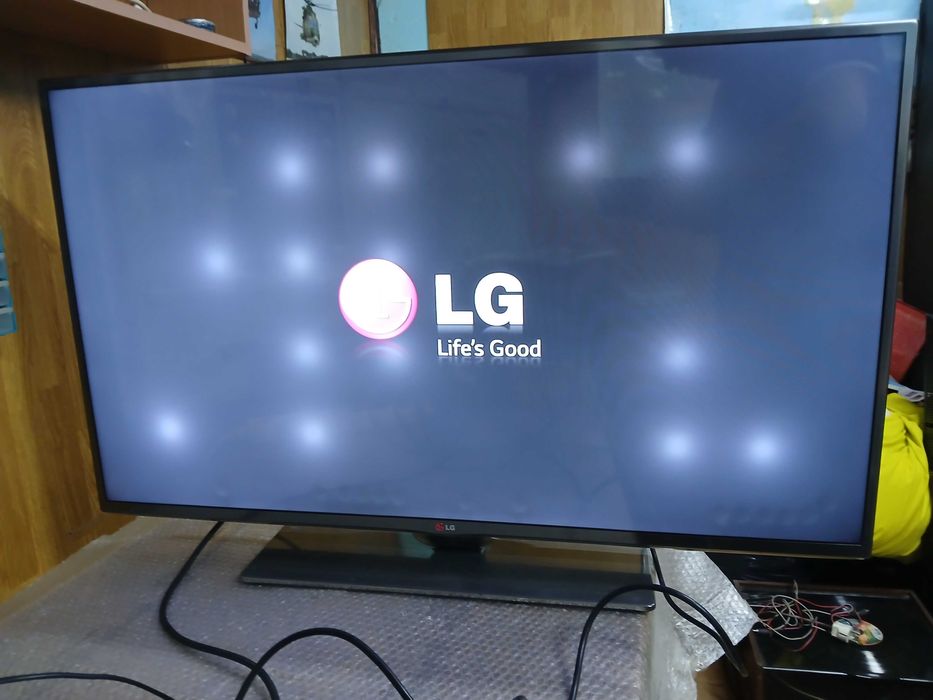 PEÇAS - TV LED 42" - LG 42LB650V - com Mainboard e LED's Danificados!!