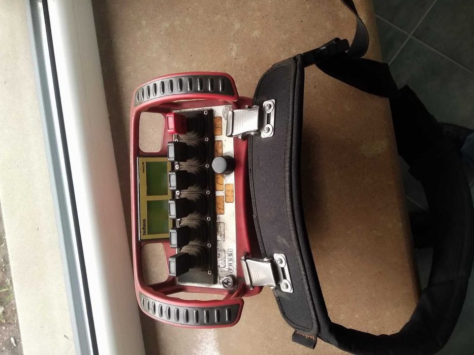 Напівпричіп PANAV з маніпулятором FASSI F235 на 6,5 т. і 8,3 м довжини