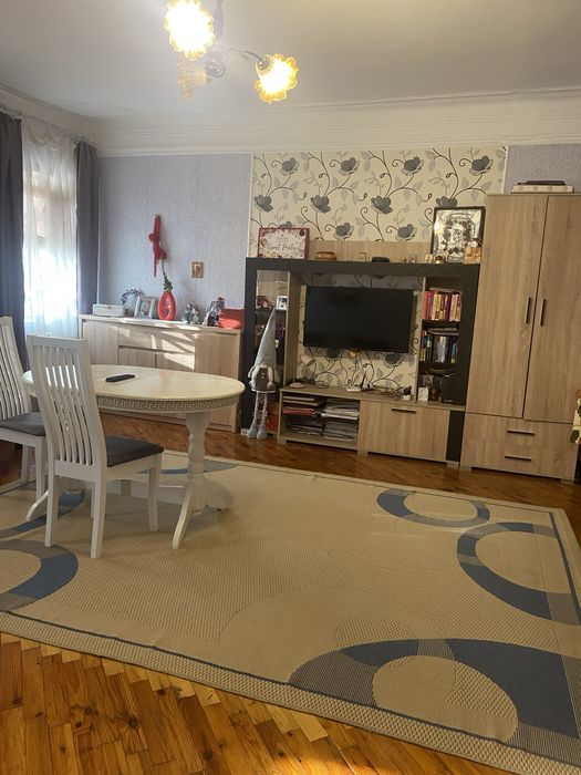 Продам 4 к. кв  центр