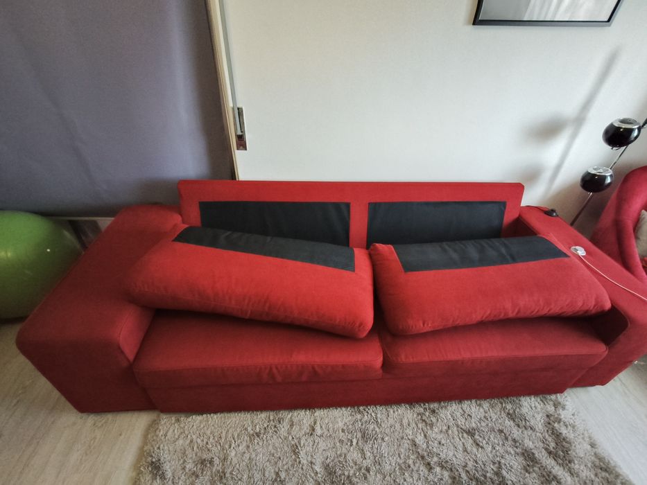 Sofa cama Bordeaux como nova da Conforama
