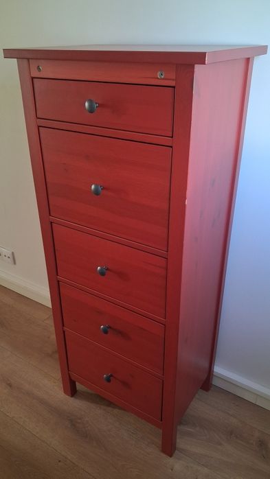Cómoda / camiseiro 5 gavetas  hemnes vermelho